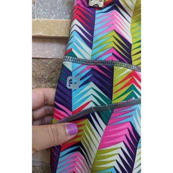 Fabletics Lima Cropped Leggings Rainbow Chevron Mid Rise Women's Size Small - Picture 5 of 6